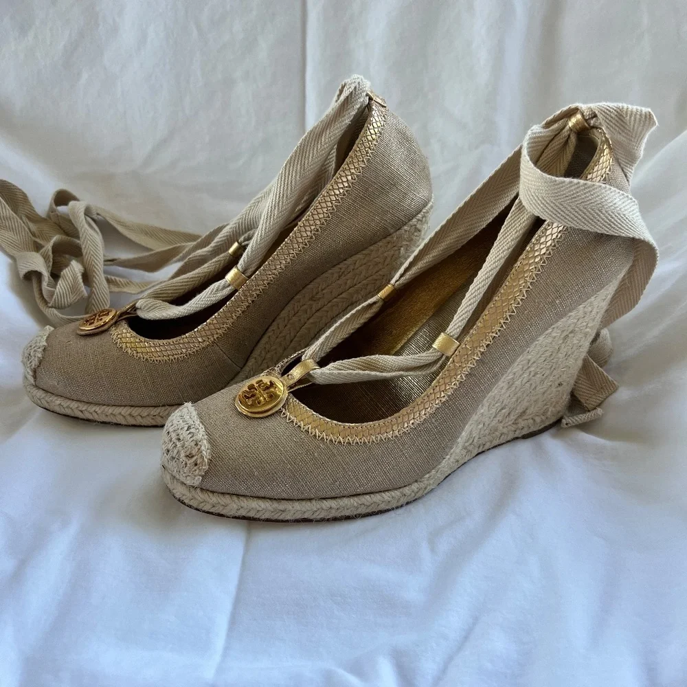 Tory Burch Tan Canvas Lace Up Ankle Espadrille Wedge with Gold Trim Size 9